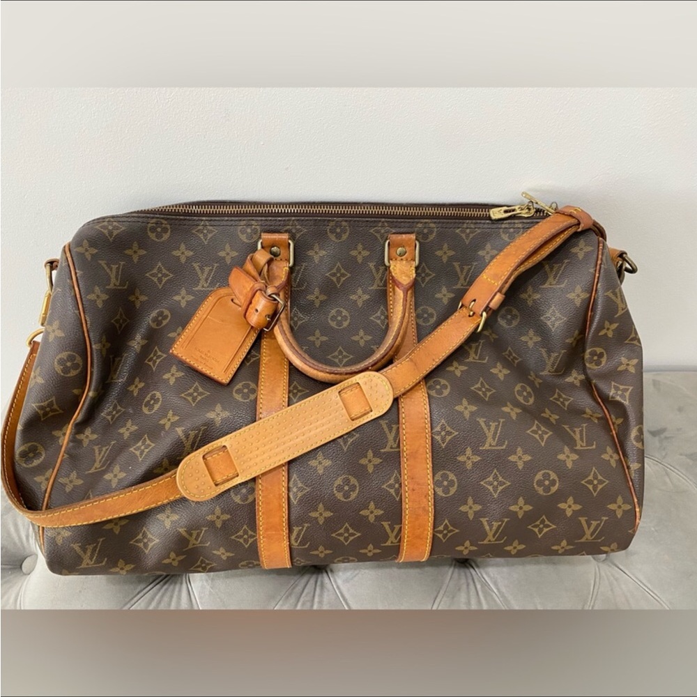 🎊 Closet closing.. 🎊Authentic LV carryon, size 45